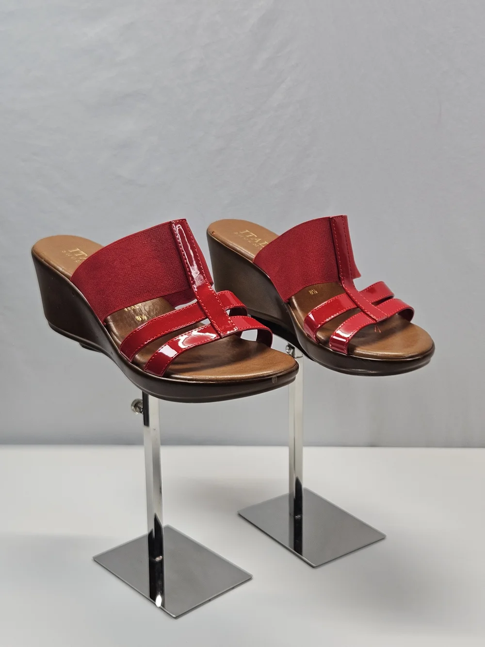Italian Shoemakers Red Wedge Sandals Patent T-Strap Elastic Slide Open Toe 8.5